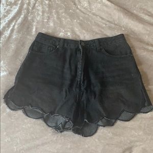 High-waisted scalloped shorts!